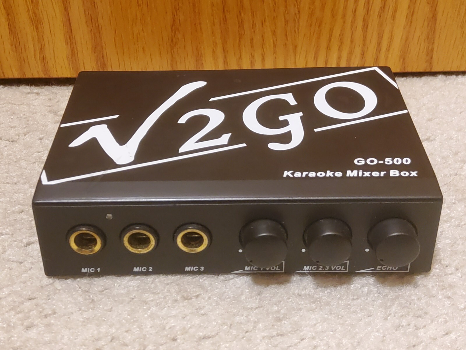 V2Go GO-500 Compact Portable Karaoke Audio Sound Mixer - 3 Mic input, Echo