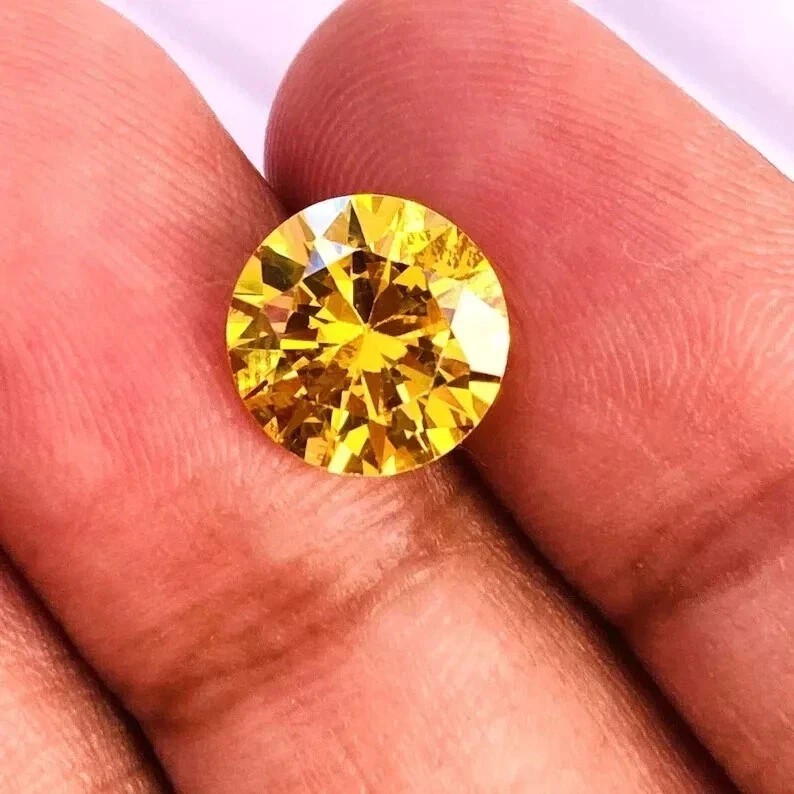 Natural Yellow Color Round Cut 1 CT Lab Loose Grown Diamond VVS1 Certified