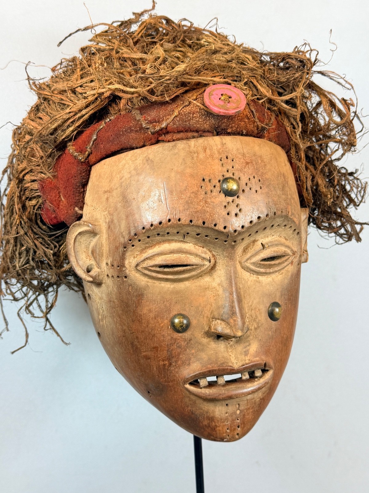 260310 - Old African Red Mwana Pwo mask from the Chokwe  -  Congo.