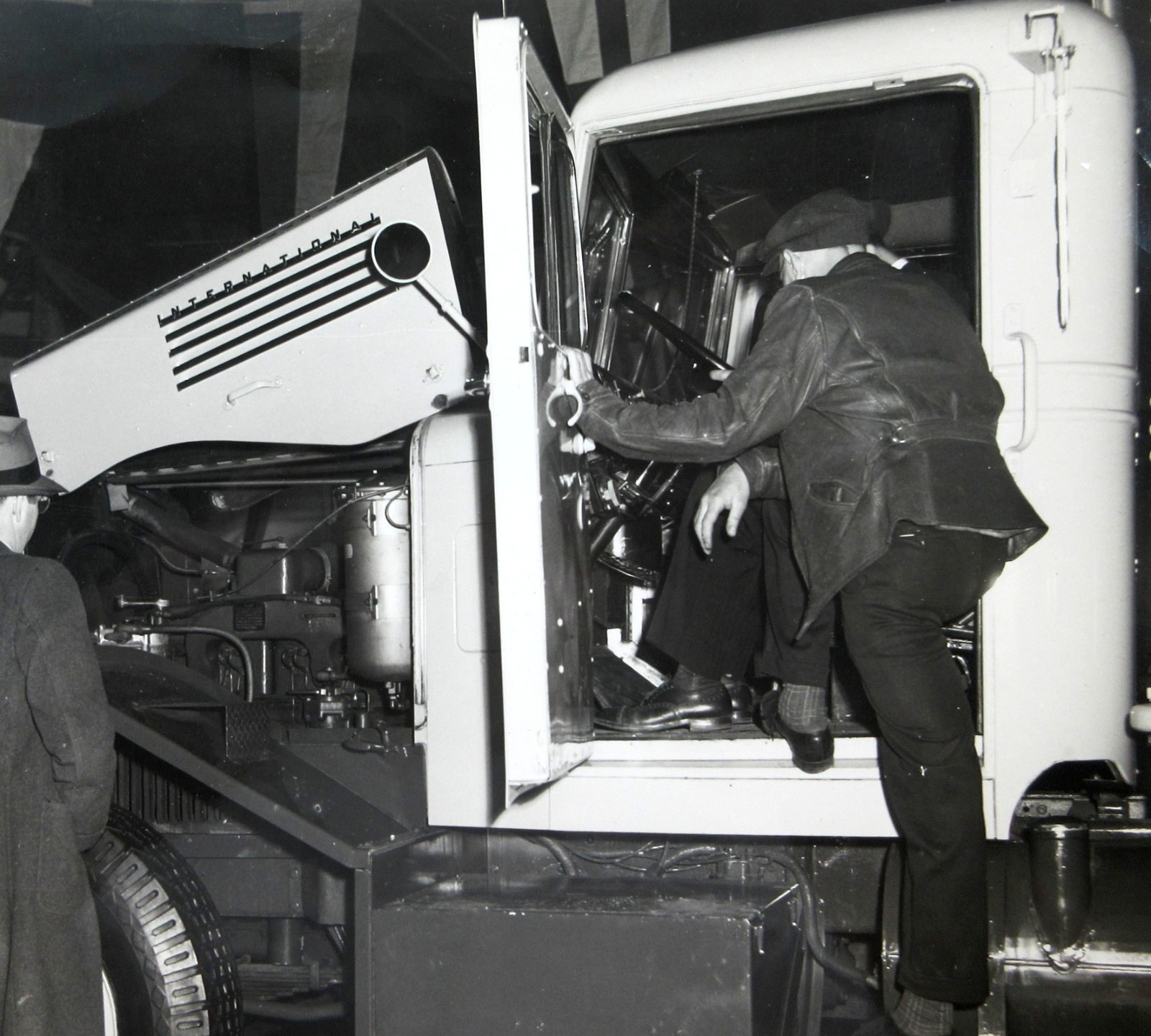 Vintage International Truck Big Rig Tractor Cab Photo Semi Trade Show 1950s