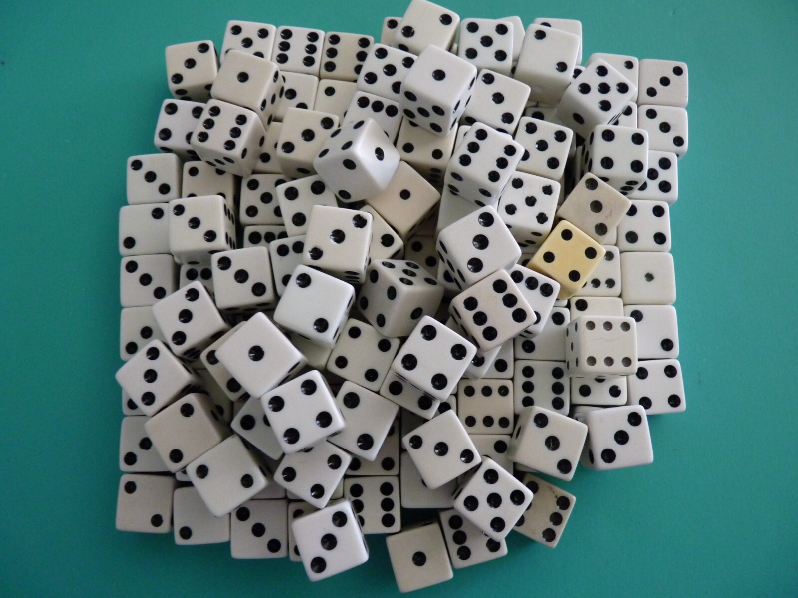 Game Dice Lot (150) pcs White/Ivory w/Black Pips