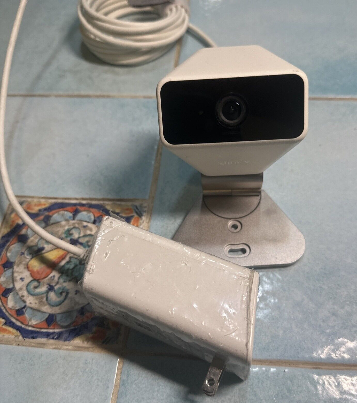 Xfinity XCAM2 White 12 V Indoor Outdoor Security Camera W XW4 Adapter Ships Free