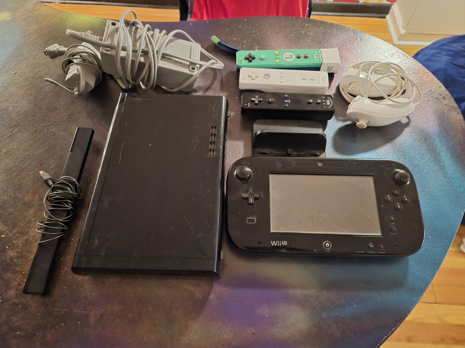 Nintendo Wii U Console with Gamepad, Controllers & Games – Zelda, Smash Bros