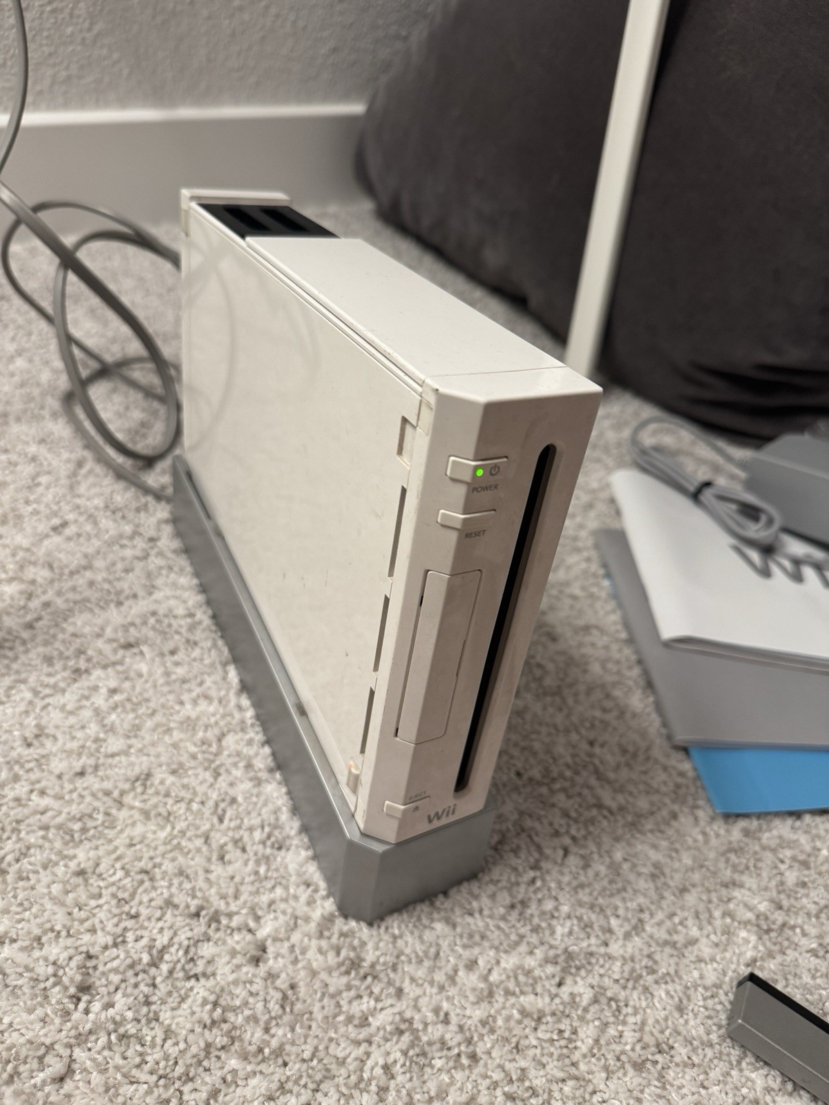 Nintendo Wii Console Bundle w/ Remotes, Nunchuks, Metal Slug, Crayon Shin-chan