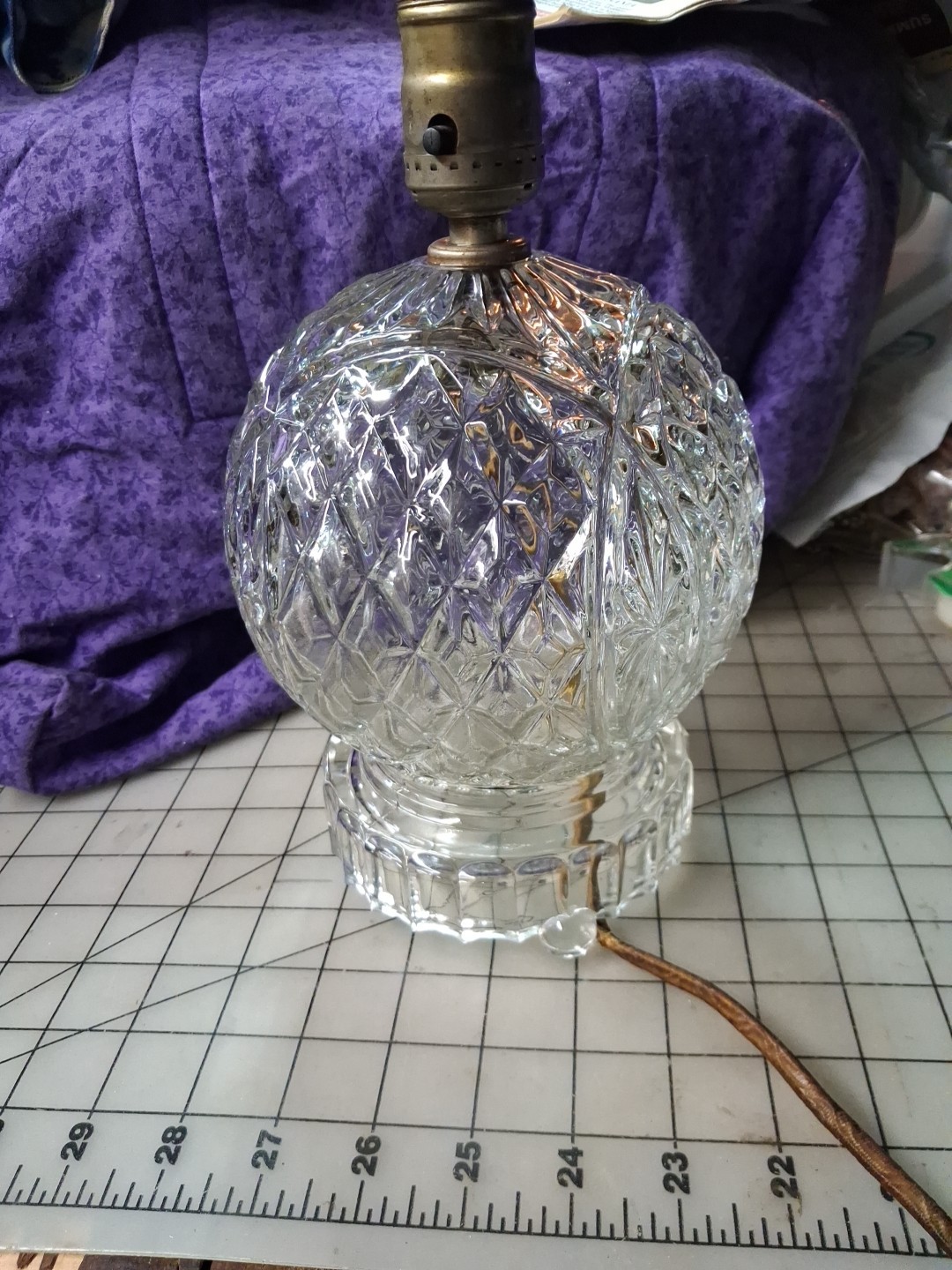 VTG Clear Diamond Quilted Glass Electric Lamp Base 8"H