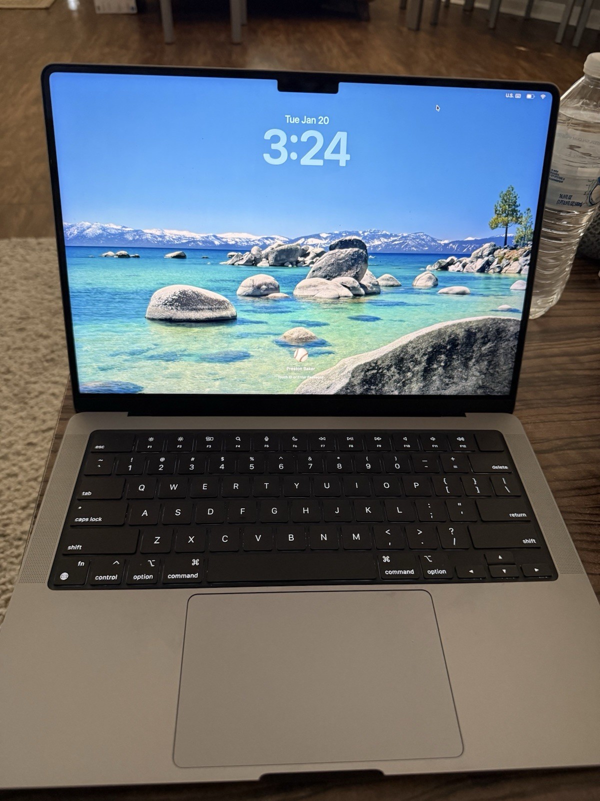 Macbook Pro 14-inch M3 24 gb ram 1 tb ssd