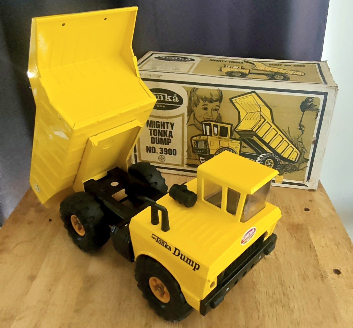 TONKA TOYS 1970-72 MIGHTY DUMP  TRUCK 3900 with Box