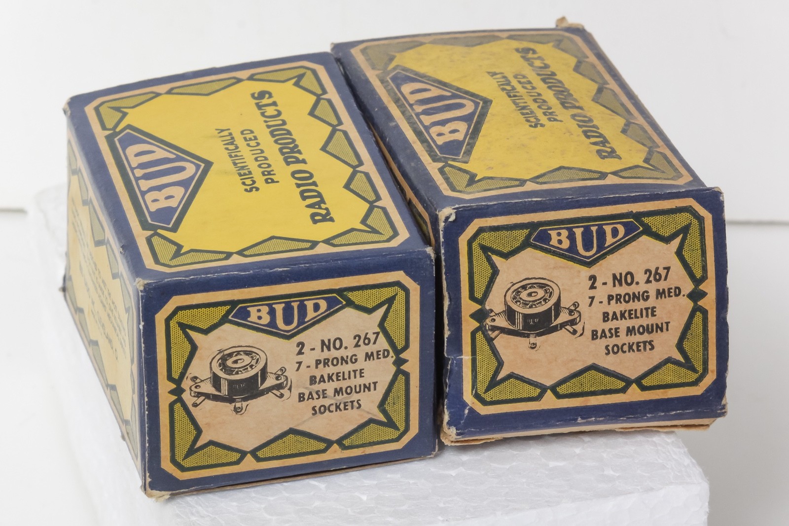 BUD No. 267 7-pin Bakelite Panel Mount Socket (Pr) x2