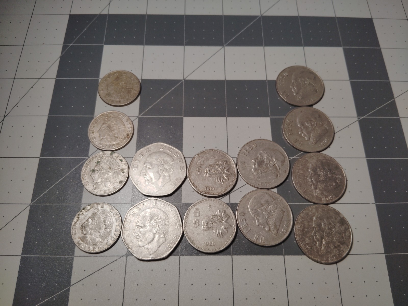 14 vintage Mix Mexican coins: diez pesos, cinco pesos, un peso, 50 Cents 