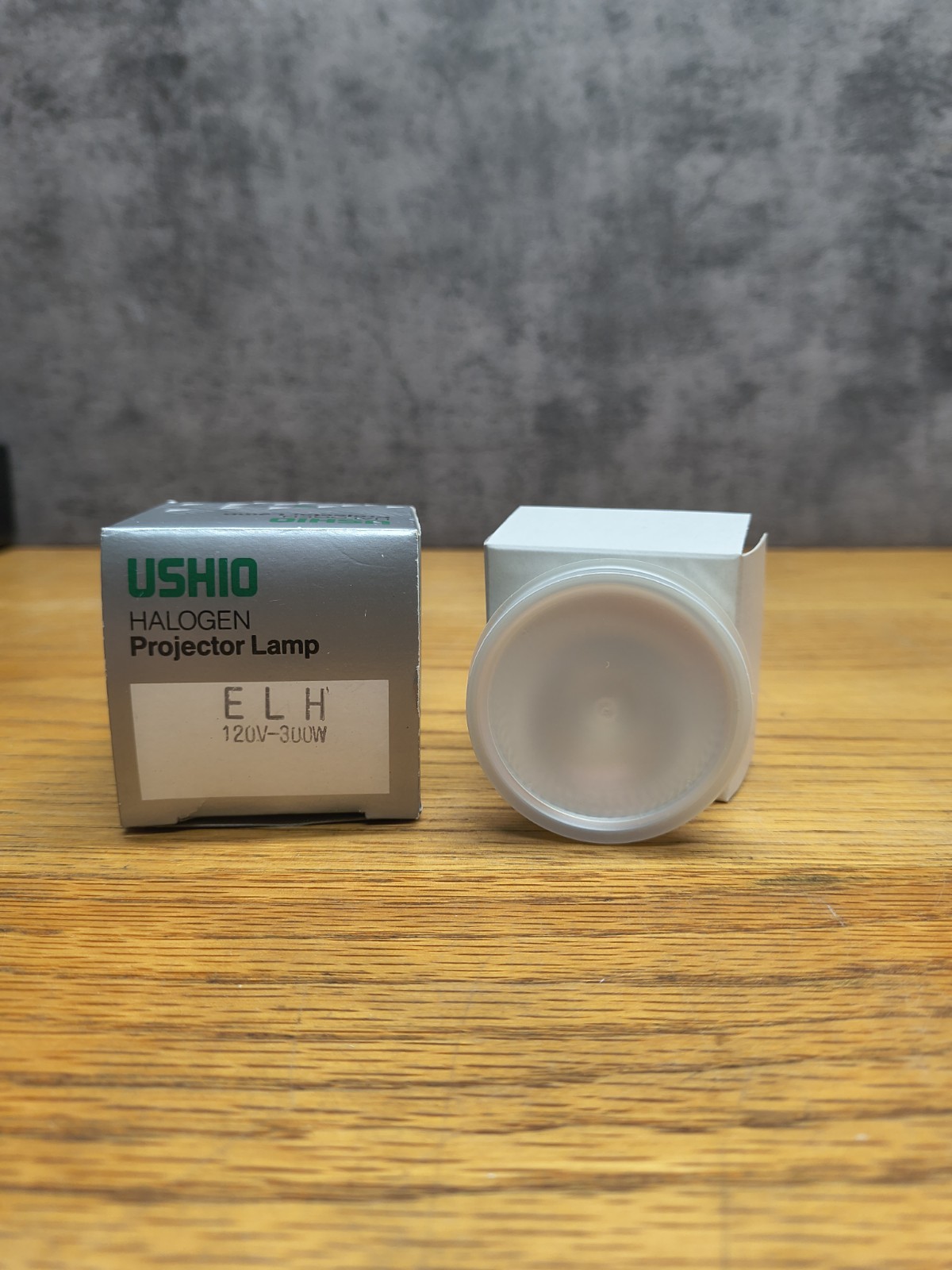 ELH 12v-30W USHIO HALOGEN Projector Lamp/Bulb NOS, Japan