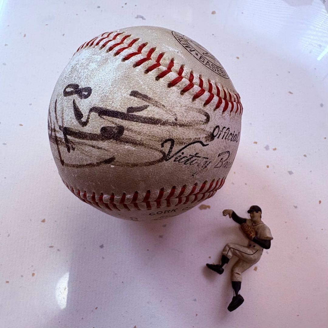 Victory Ball autographed by Takashi Egawa & Tatsunori Hara used condition