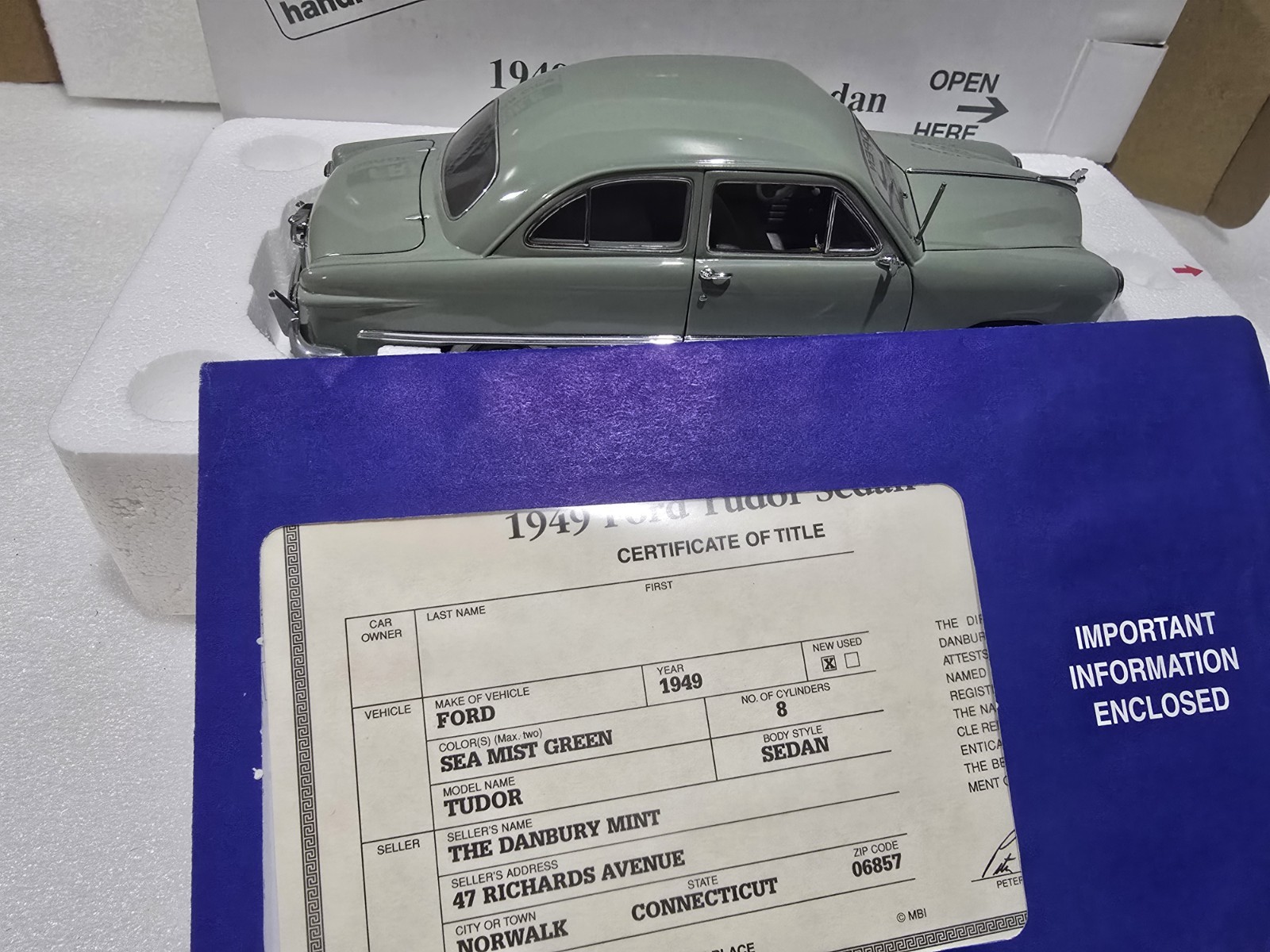 DANBURY MINT 1/24 SCALE 1949 FORD TUDOR SEDAN