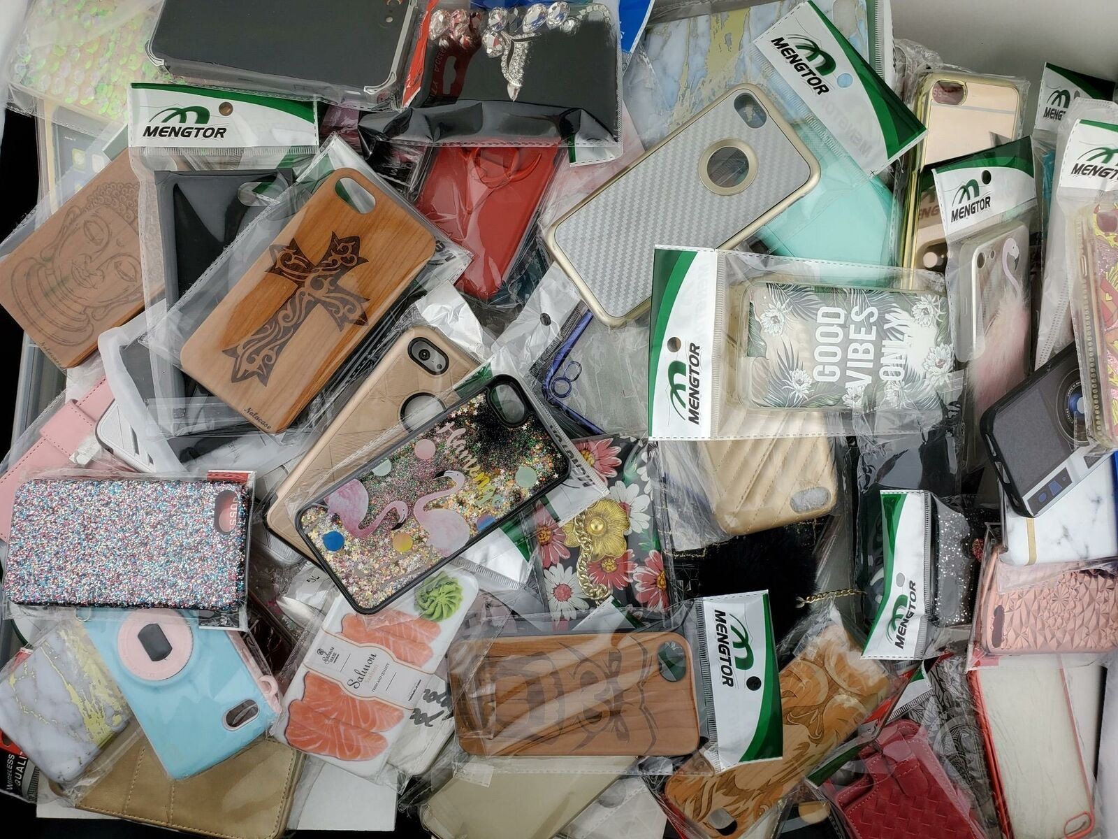 Wholesale Bulk Lot of 100 Cases Covers Skins for IPhone 7/8 SE 2020