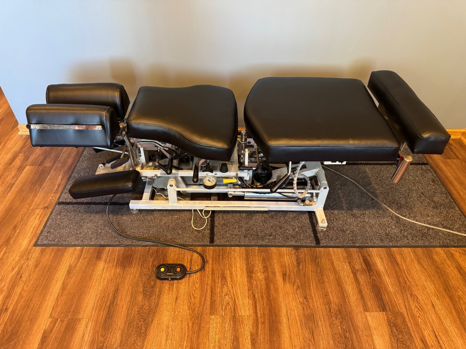 Lloyd 402 Elevation Flexion Distraction Chiropractic Drop Table (F&D)