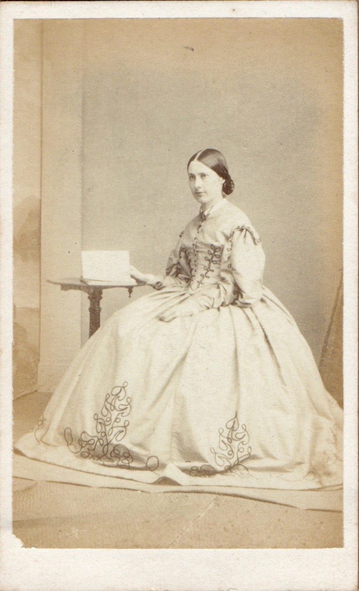 CHELTENHAM GLOS CDV LADY BEAUTIFUL DECORATED DRESS VICTORIAN FASHION PHOTO