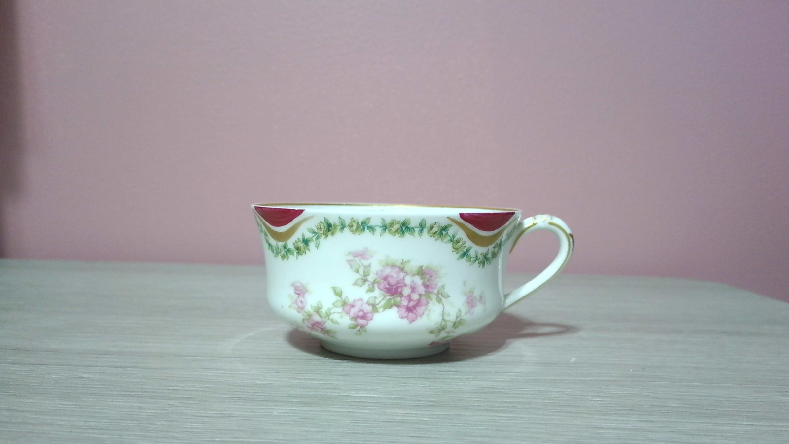 Haviland & Co. Limoges Tea Cup factory decorated Pink roses and garland. 