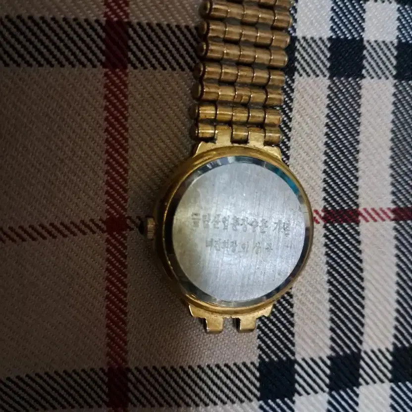 Migun Gold Women's Wristwatch Elegant Metal Band