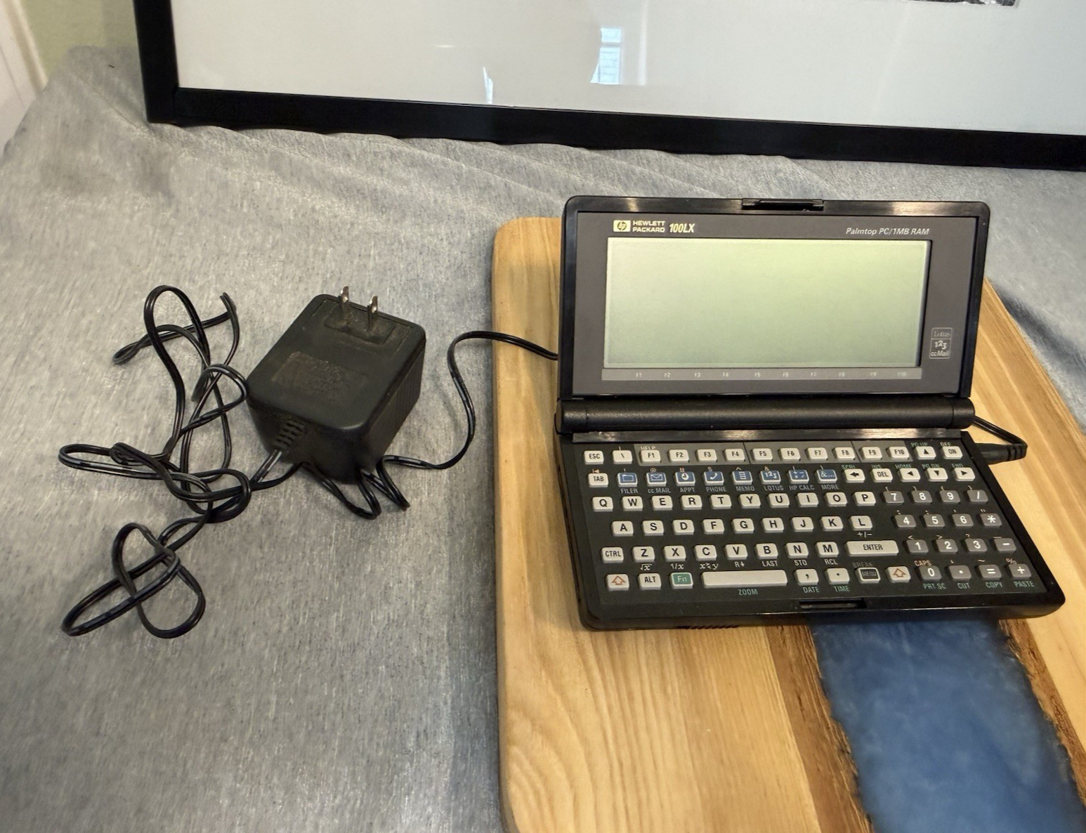 Hewlett Packard HP 100LX  Palmtop PC 1 MB RAM - Handheld - DOS PDA Pocket PC