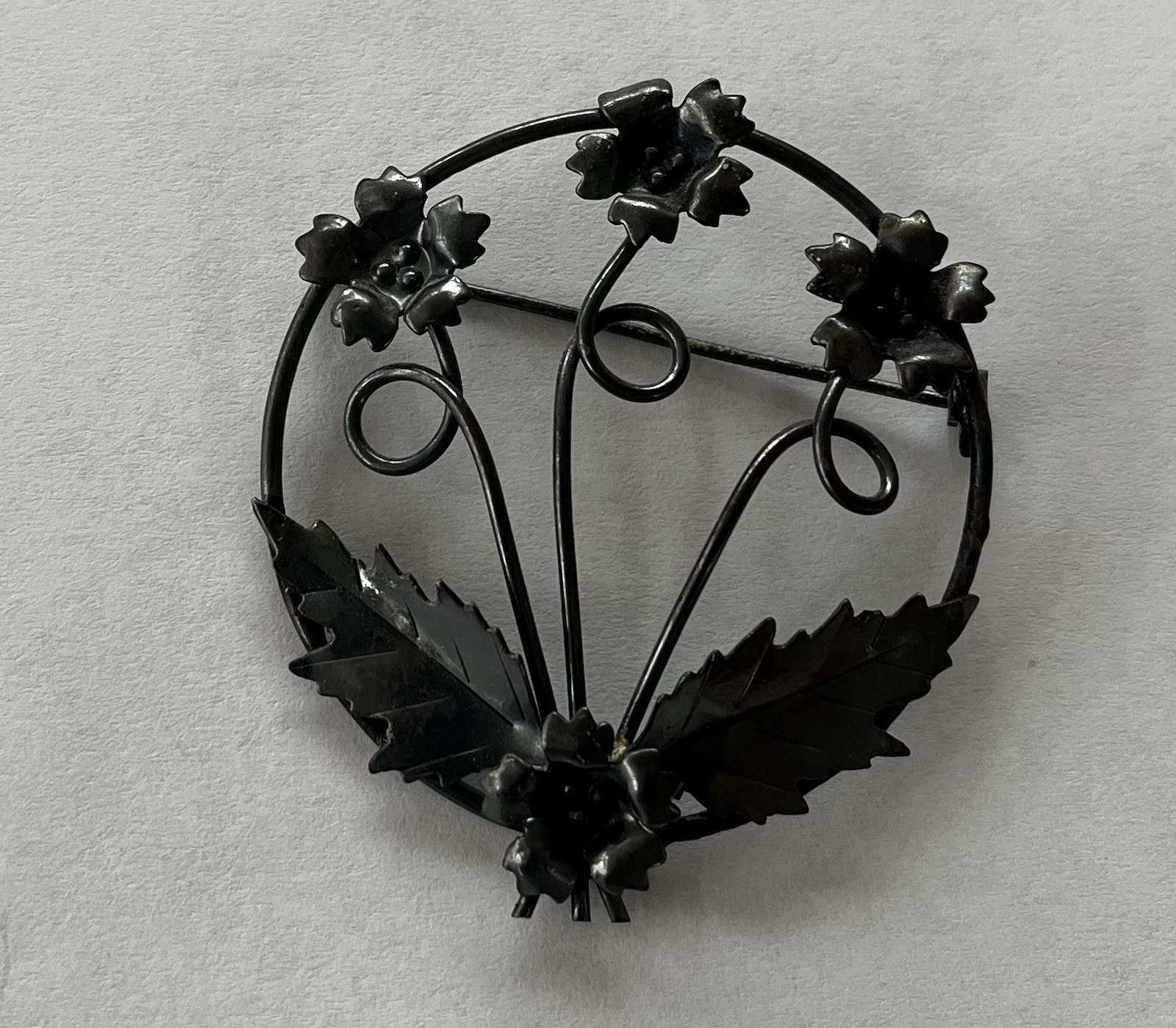 Vintage Antique Sterling Silver Pin / Brooch w/ Flowers & Leaves Decoration