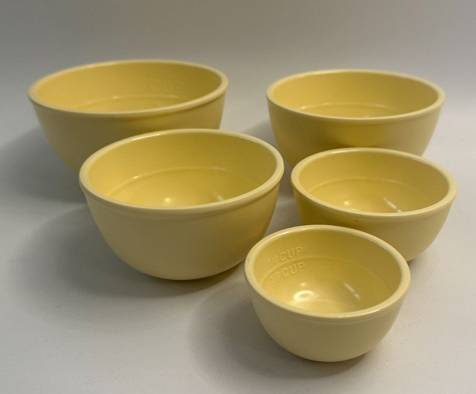 Yellow Nesting Measuring cups/bowls-setof 5-Melamine 2cup/1cup to 1/4cup 1/8cup