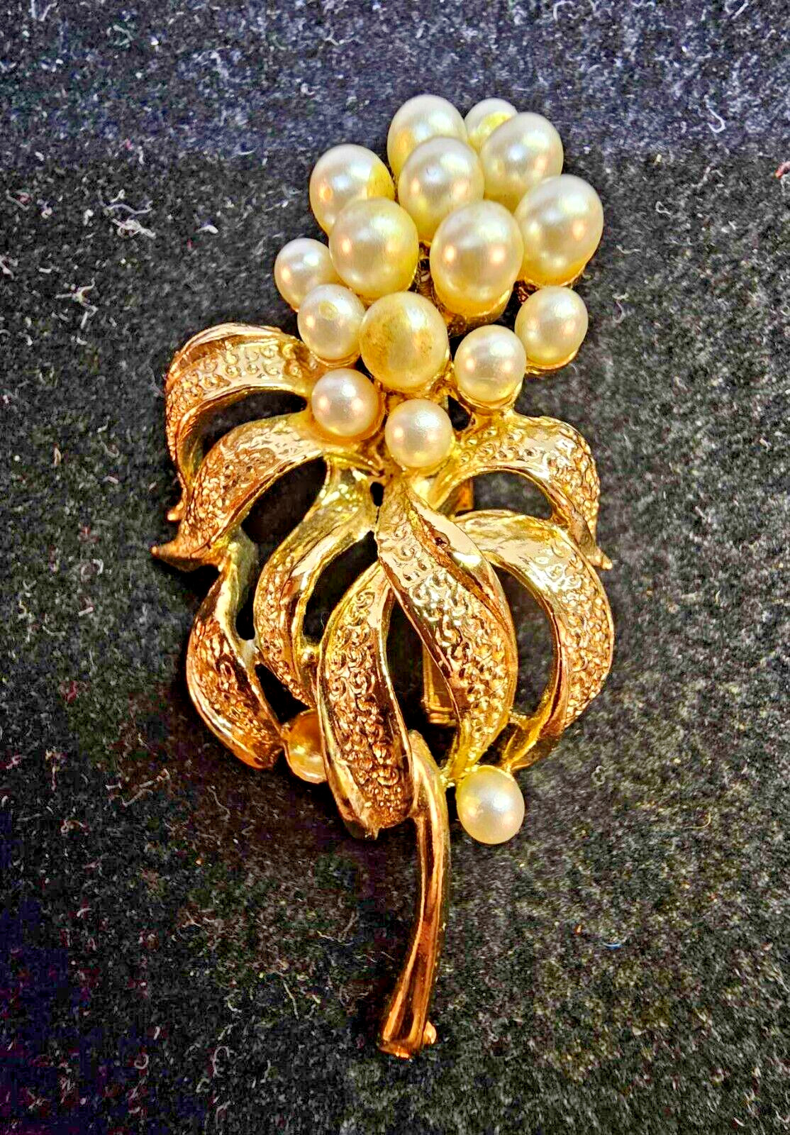 Vtg Goldtone Brooch Pin Leaf Faux Pearl Flower - READ- B29