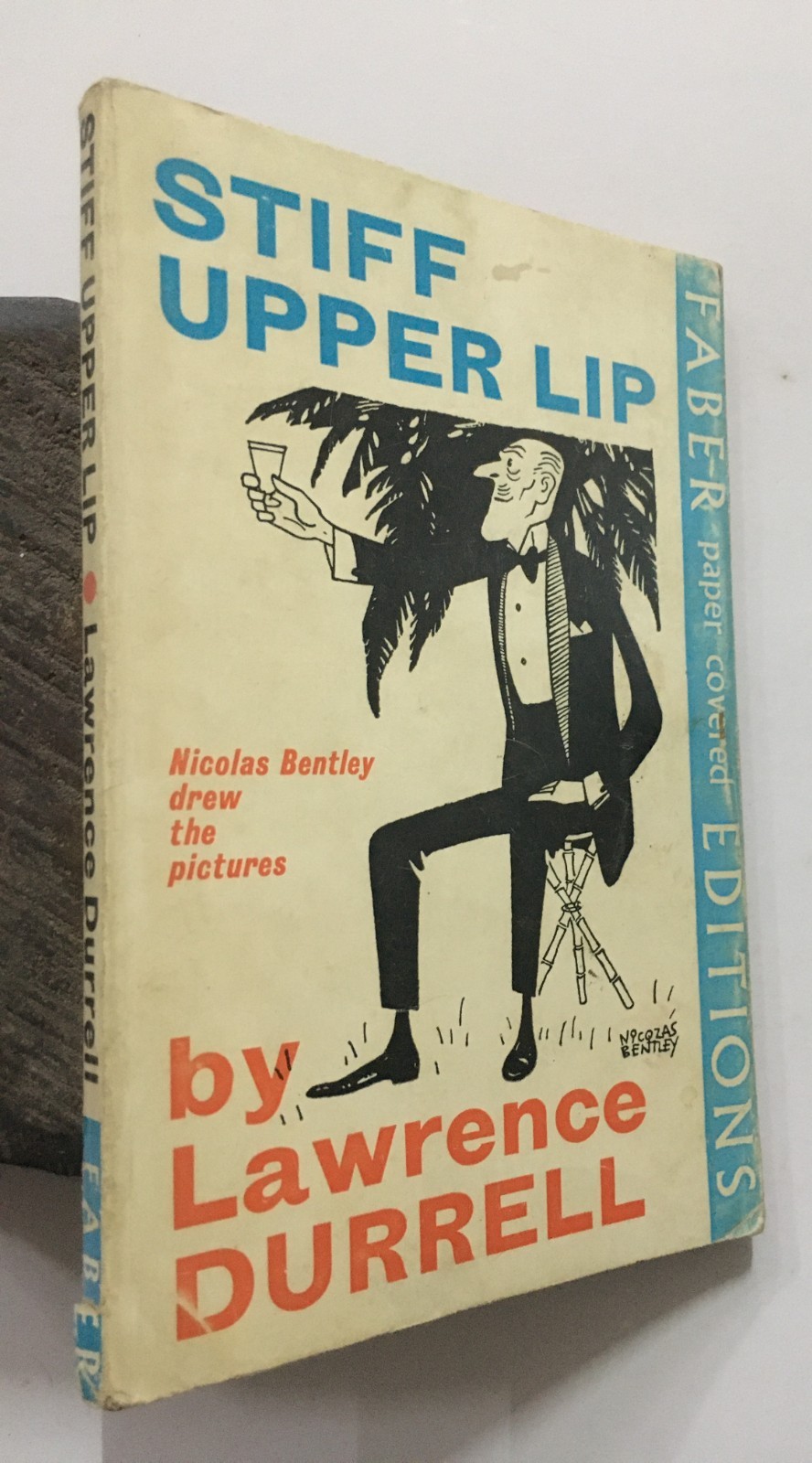 Durrell, Lawrence: Stiff Upper Lip. Faber And Faber. 1966. London. 94p.