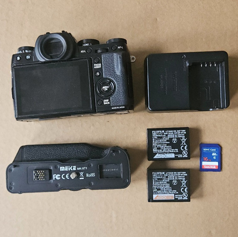 Fujifilm X-T1 Fuji Camera Body LOW SHUTTER COUNT + Meike Battery Grip + EXTRAS