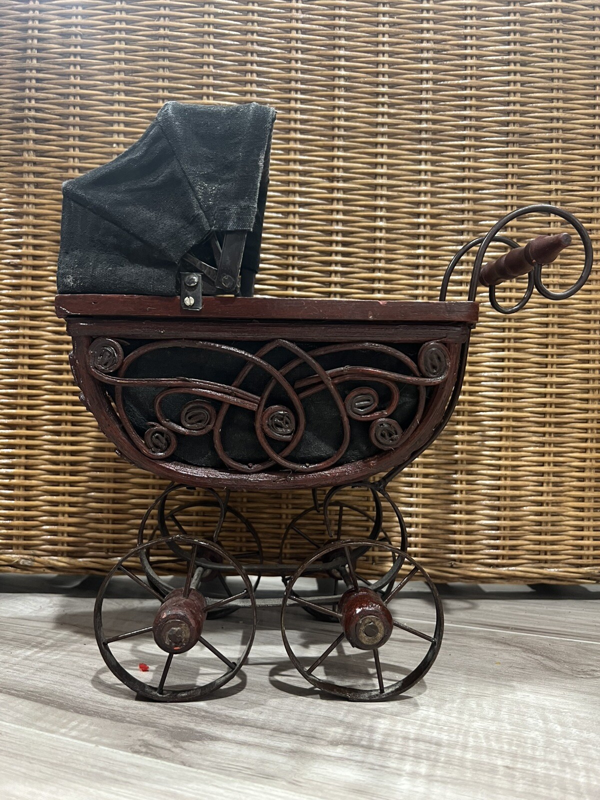 Vintage Wicker Baby Doll Carriage Buggy Antique Stroller Home Decor Planter