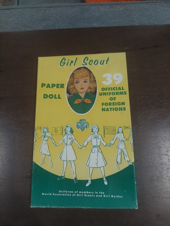 Vintage Girl Scout Paper Doll Set (Foreign Nations) in Original Box
