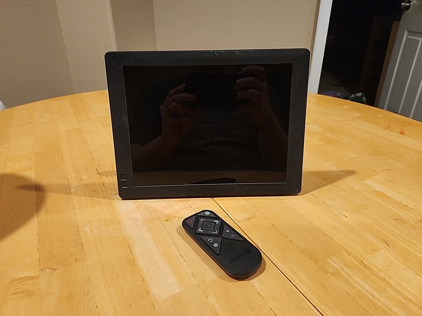 Nixplay Seed W10A Digital Photo Frame 10 Inch WiFi Cloud - Black