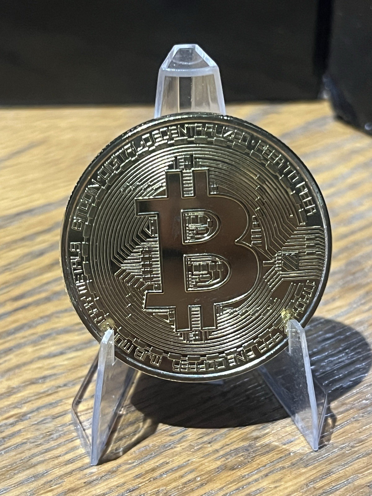 gold bitcoin coin With Clear Protective Case Collectible Coin