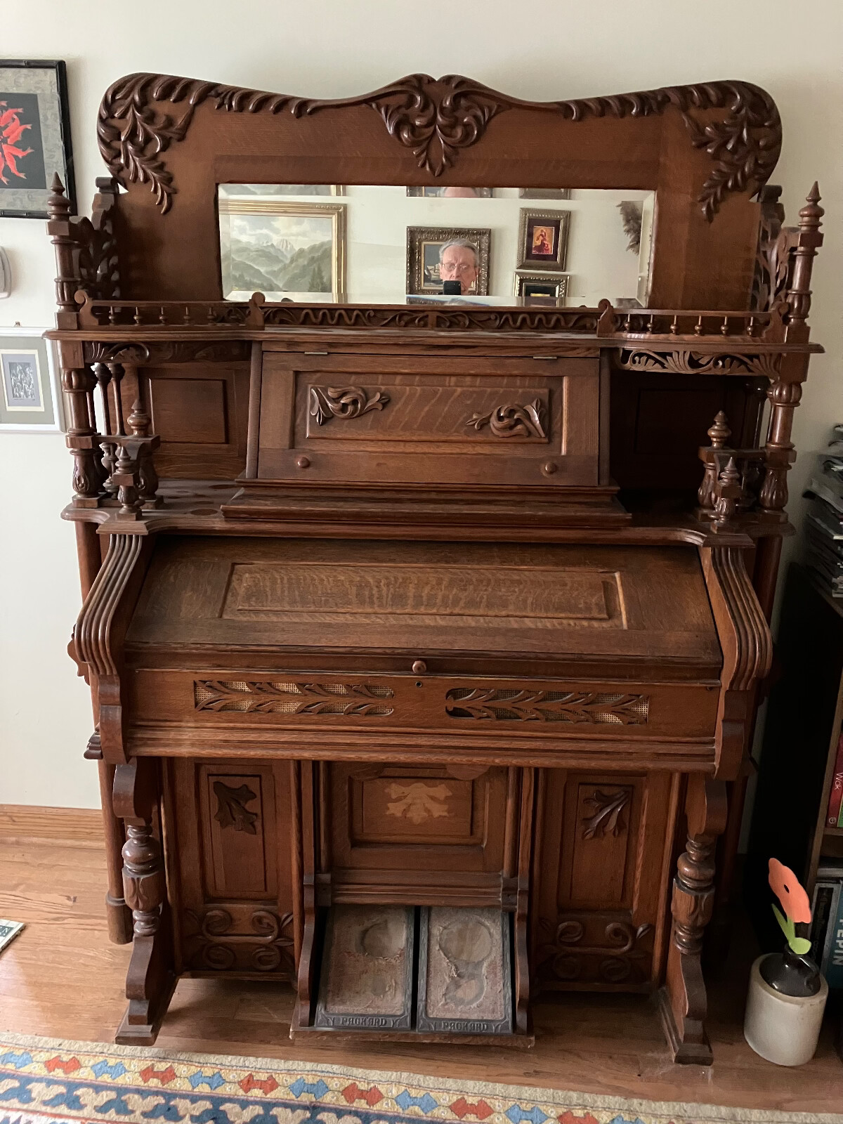 Beautifully carved oak Packard Victorian pump organ, about 1890, plays well.