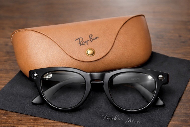 Ray-Ban Meta Headliner Gen 1 Matte Black Transitions® – minimal use