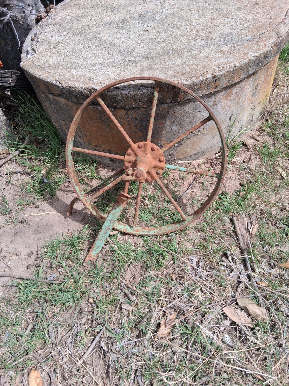 Antique 15.5" Steel Spoke Wheelbarrow Wheel w/Axle and Mounting Brackets 👍