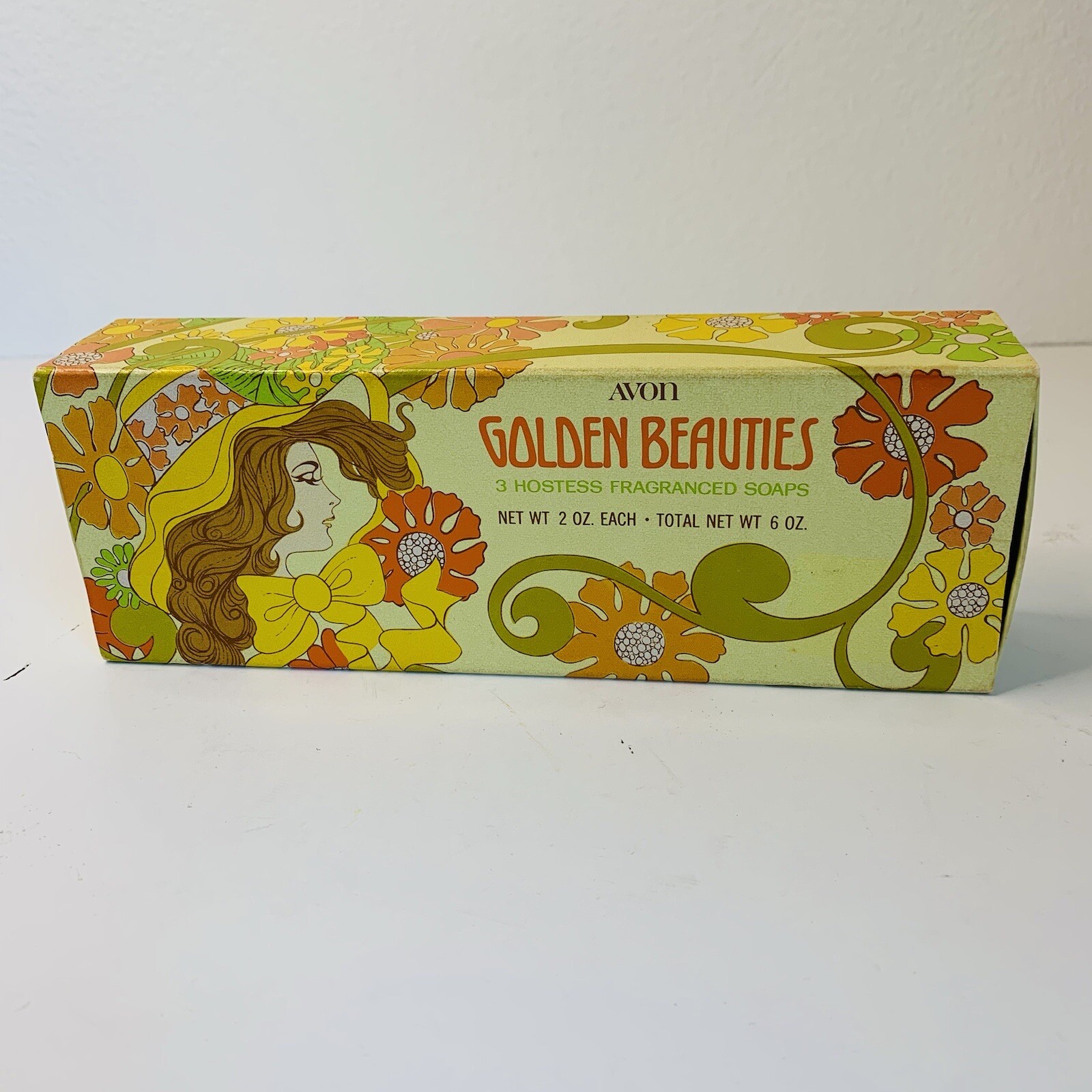 Avon Vintage Golden Beauties Ladies In Hats Yellow Soap NIB