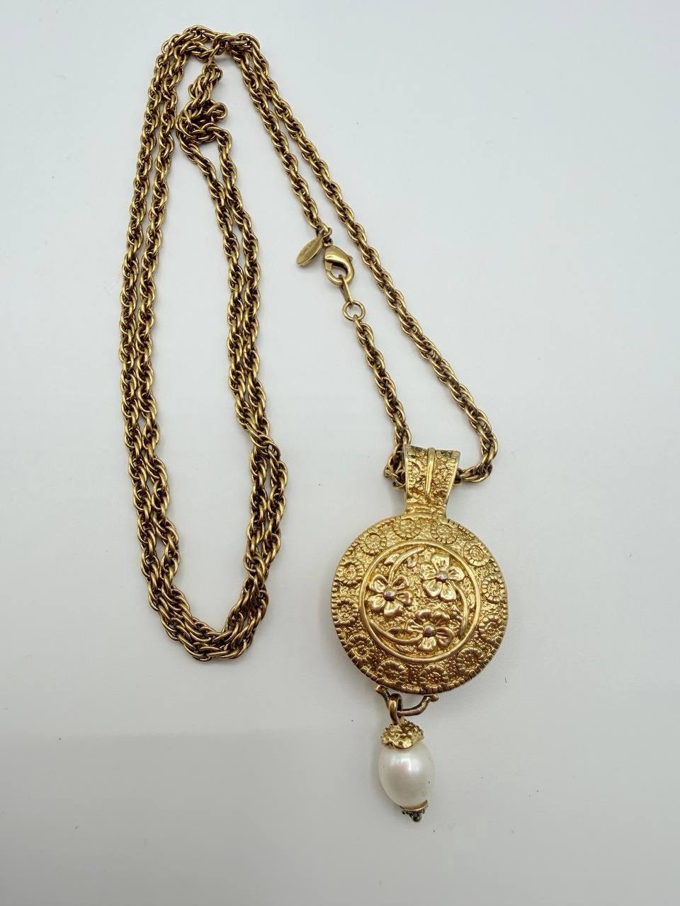 Vintage Lindenwold Pendant Watch Necklace Gold Tone Quartz Floral Medallion 