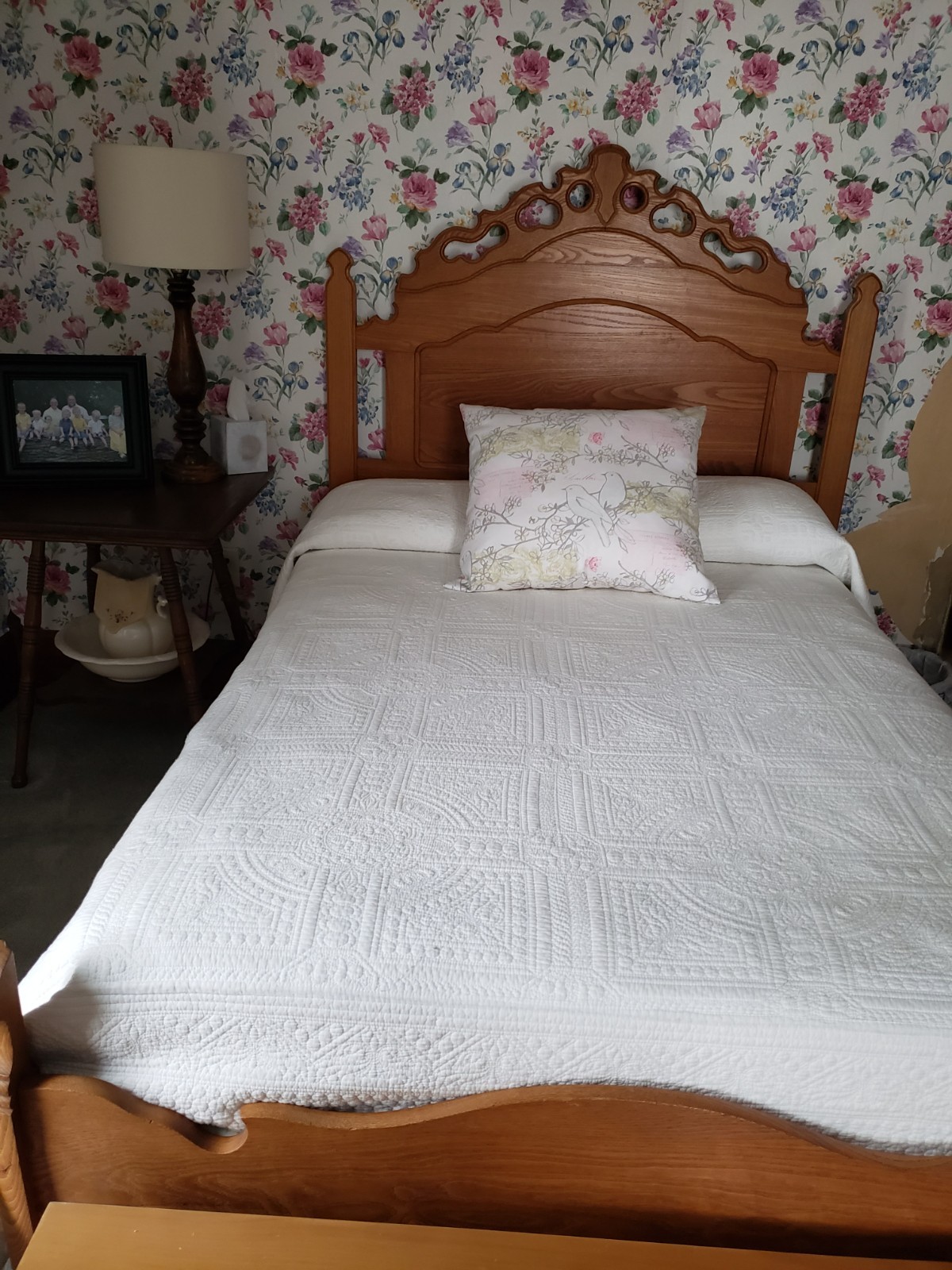 Victorian 3/4 Antique Solid Oak Bed
