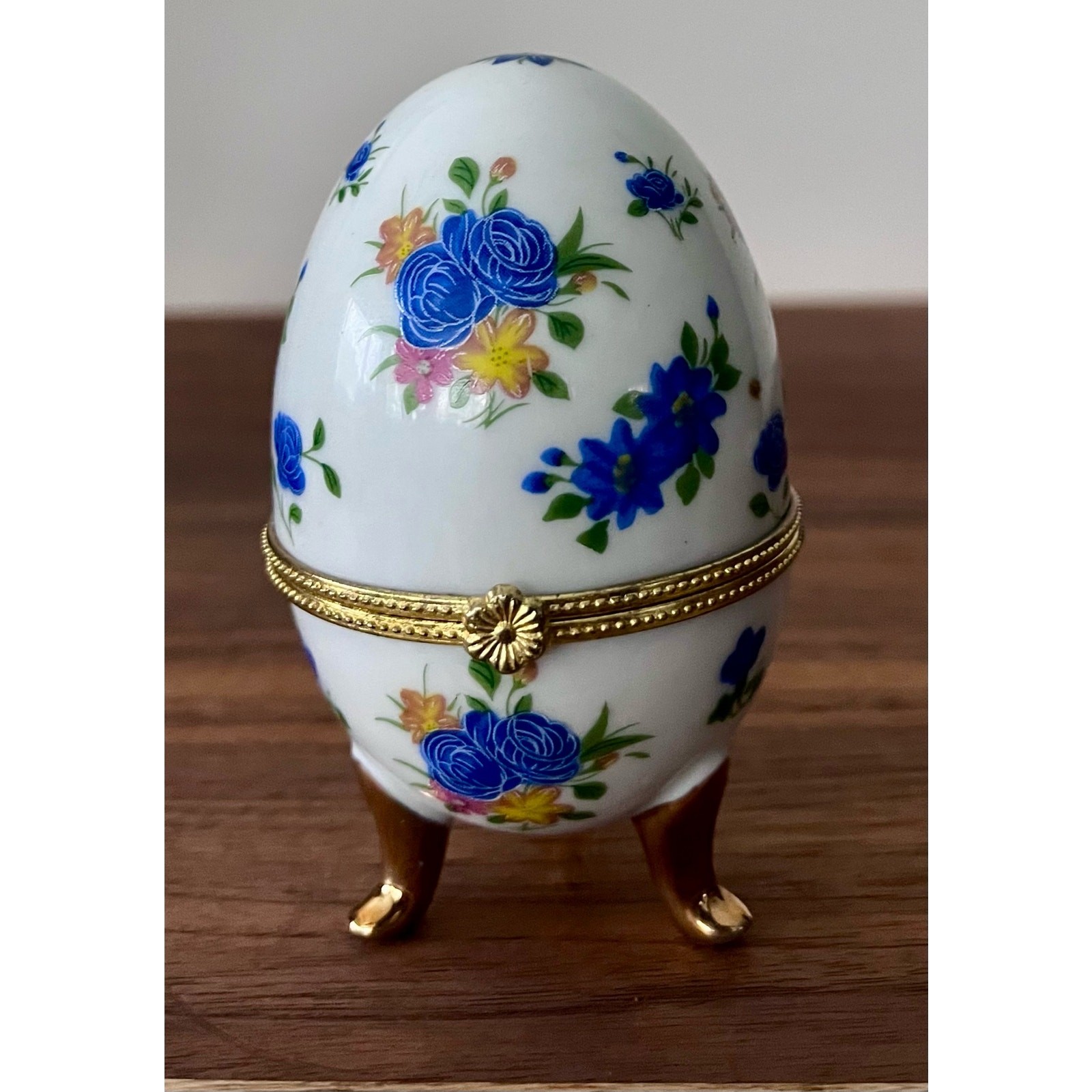 Porcelain Hinged Trinket Box Blue Cabbage Roses Day Lilies Footed Gold Trim 