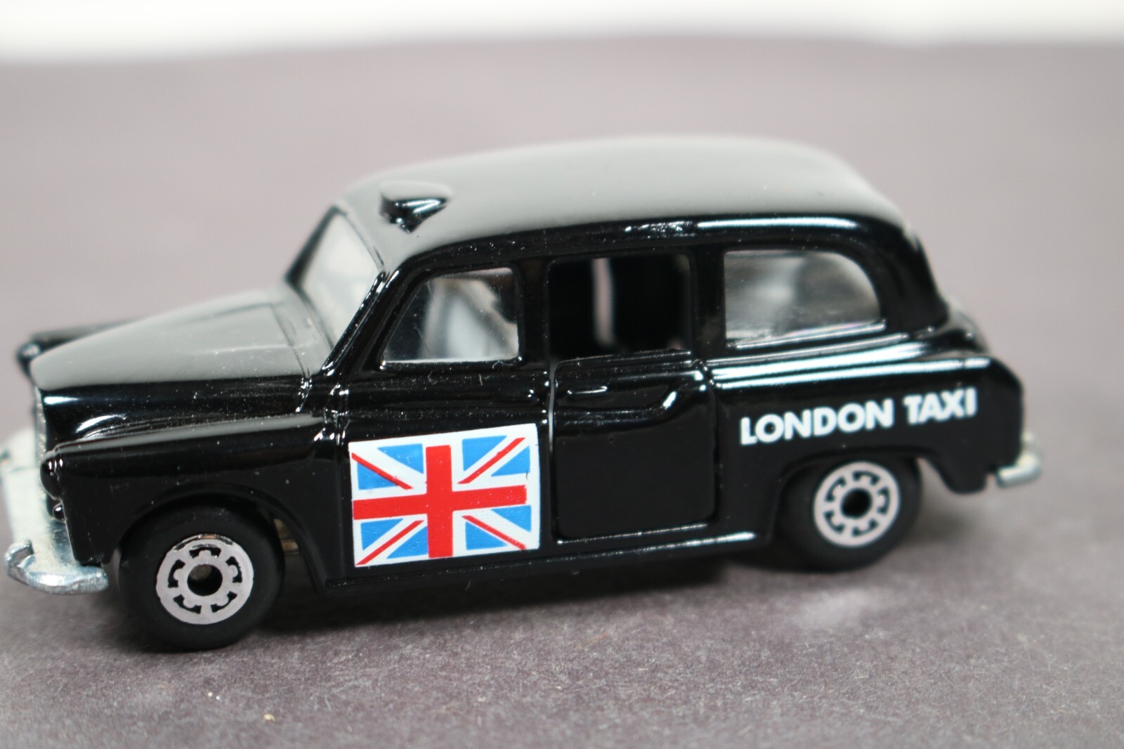 Vintage Matchbox London Taxi FX4R Suicide Doors Open Missing Tampo ERROR 1:60