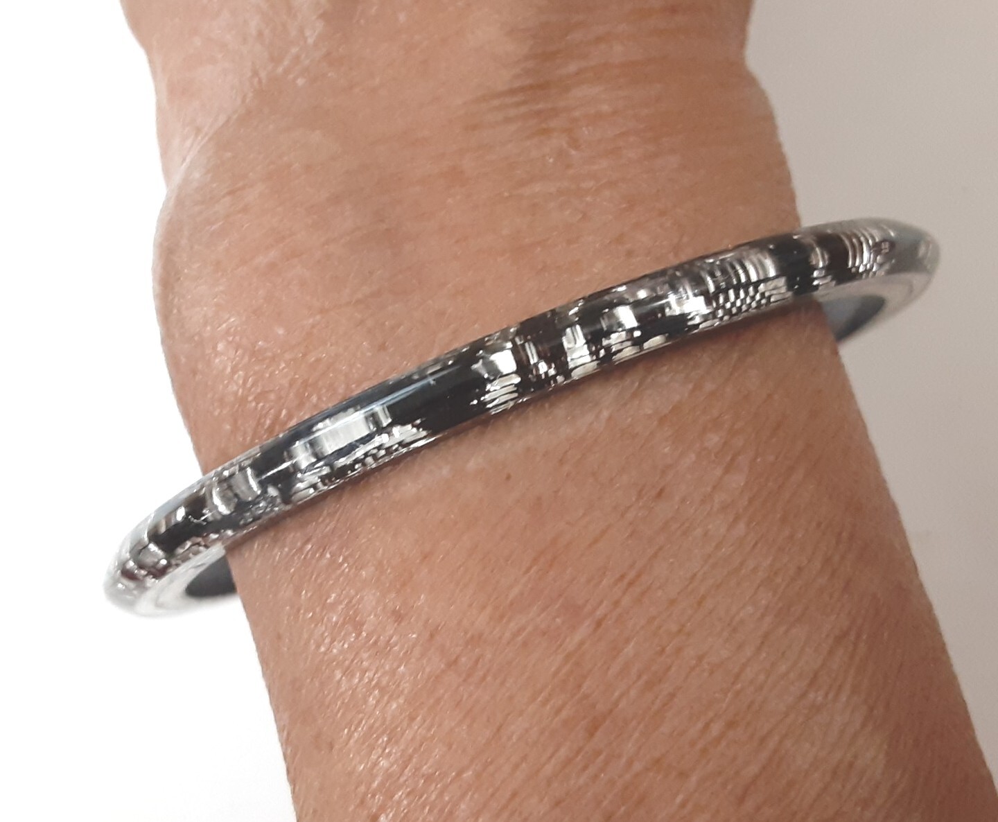 Vintage Black Silver Flake Lucite Bracelet 