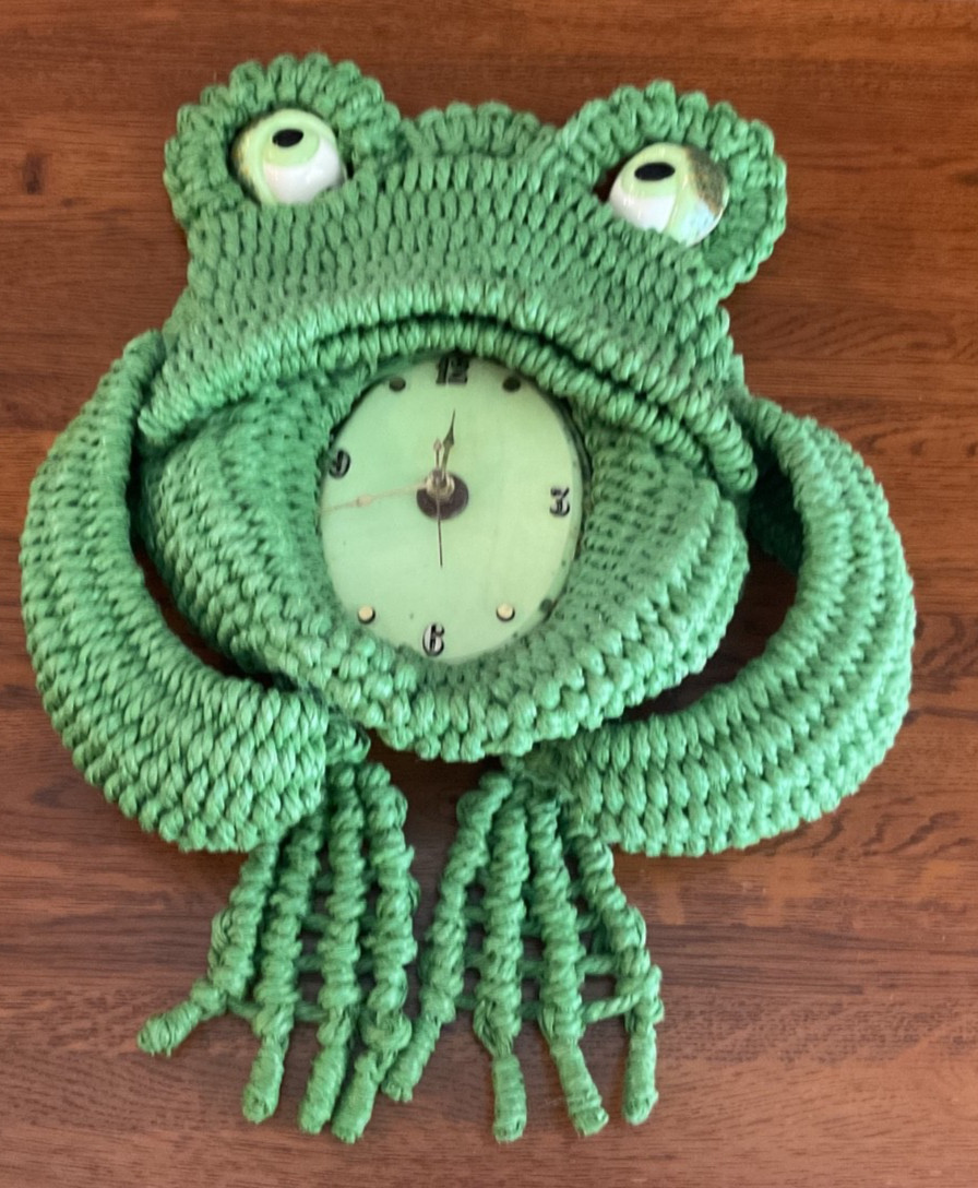 Vintage Macrame Green Frog Clock Ceramic Handmade Wall Hanging Kitschy Boho 16”
