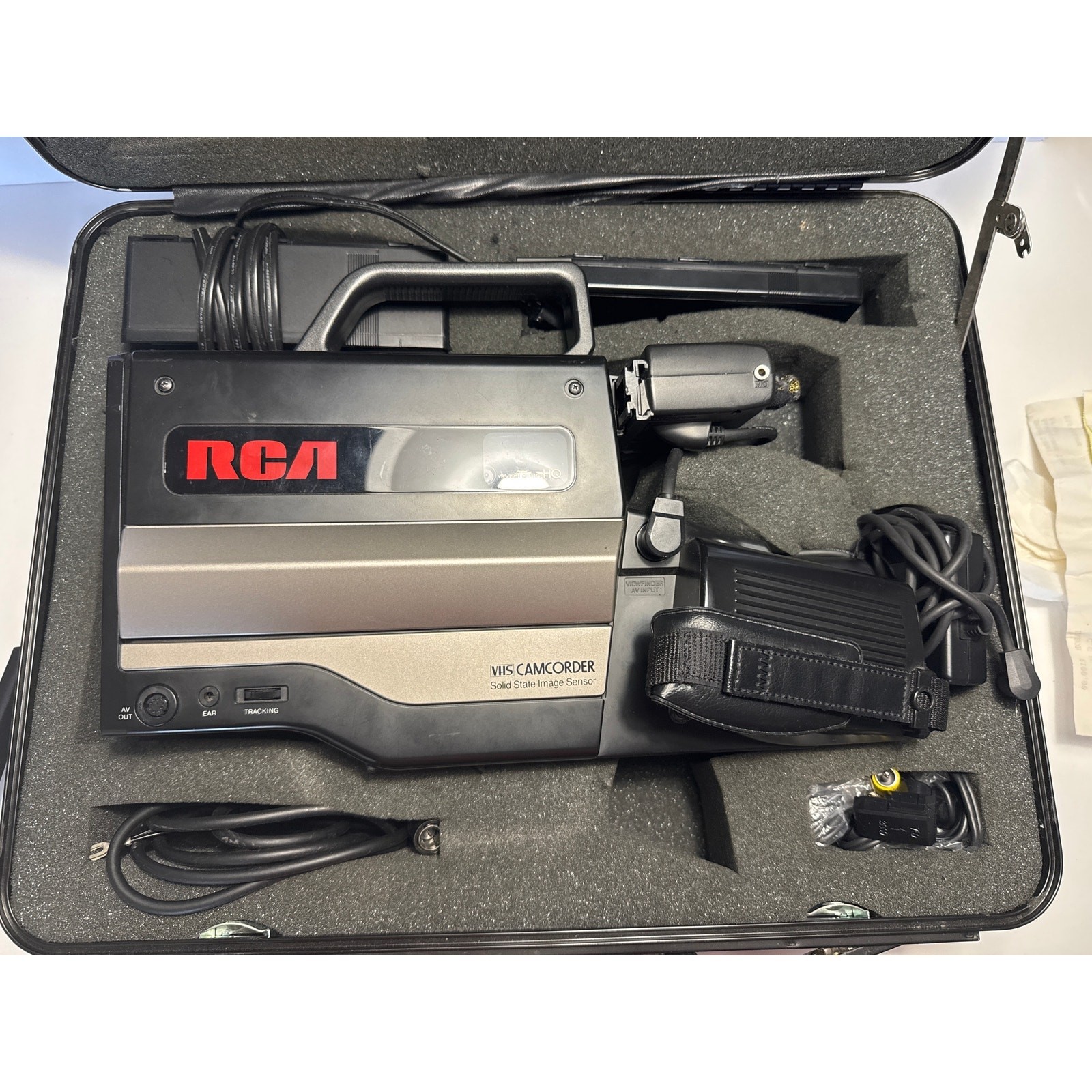 Vintage RCA CPR250 Autofocus Solid State Image Sensor VHS Camcorder w/Case & Acc