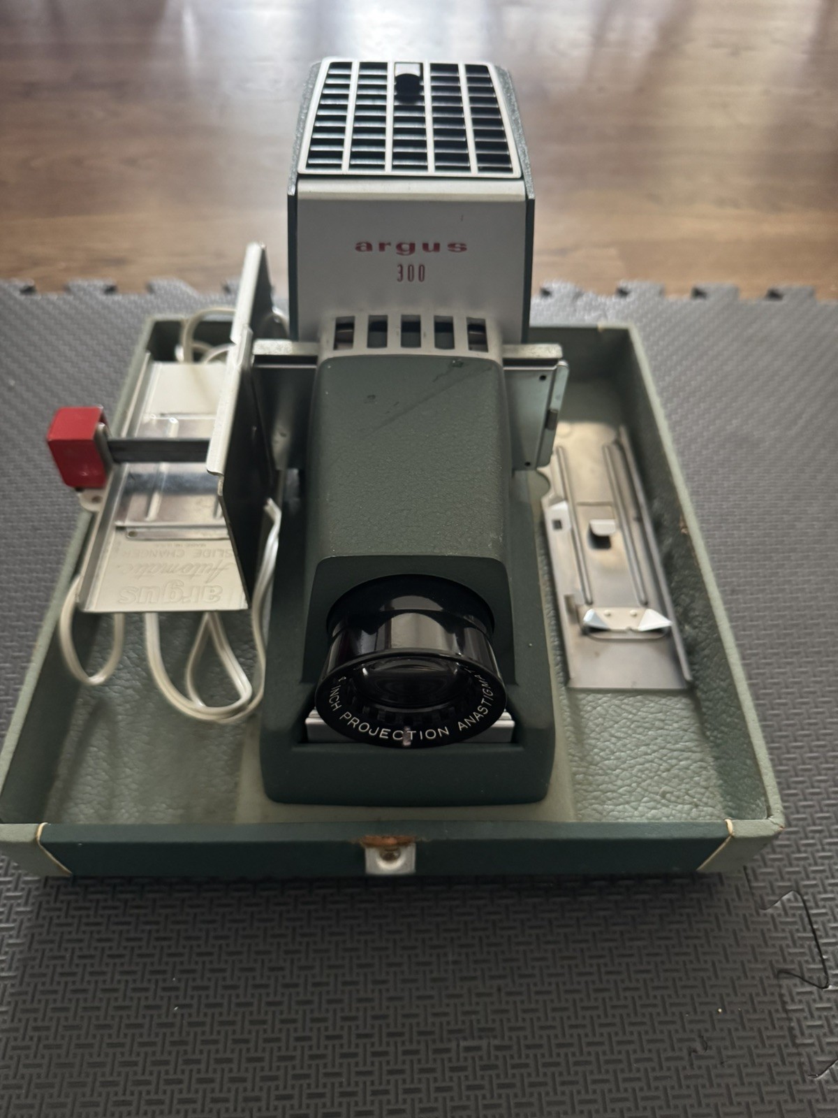 Argus 300 Automatic Slide Projector Vintage Tested Powers On With Case