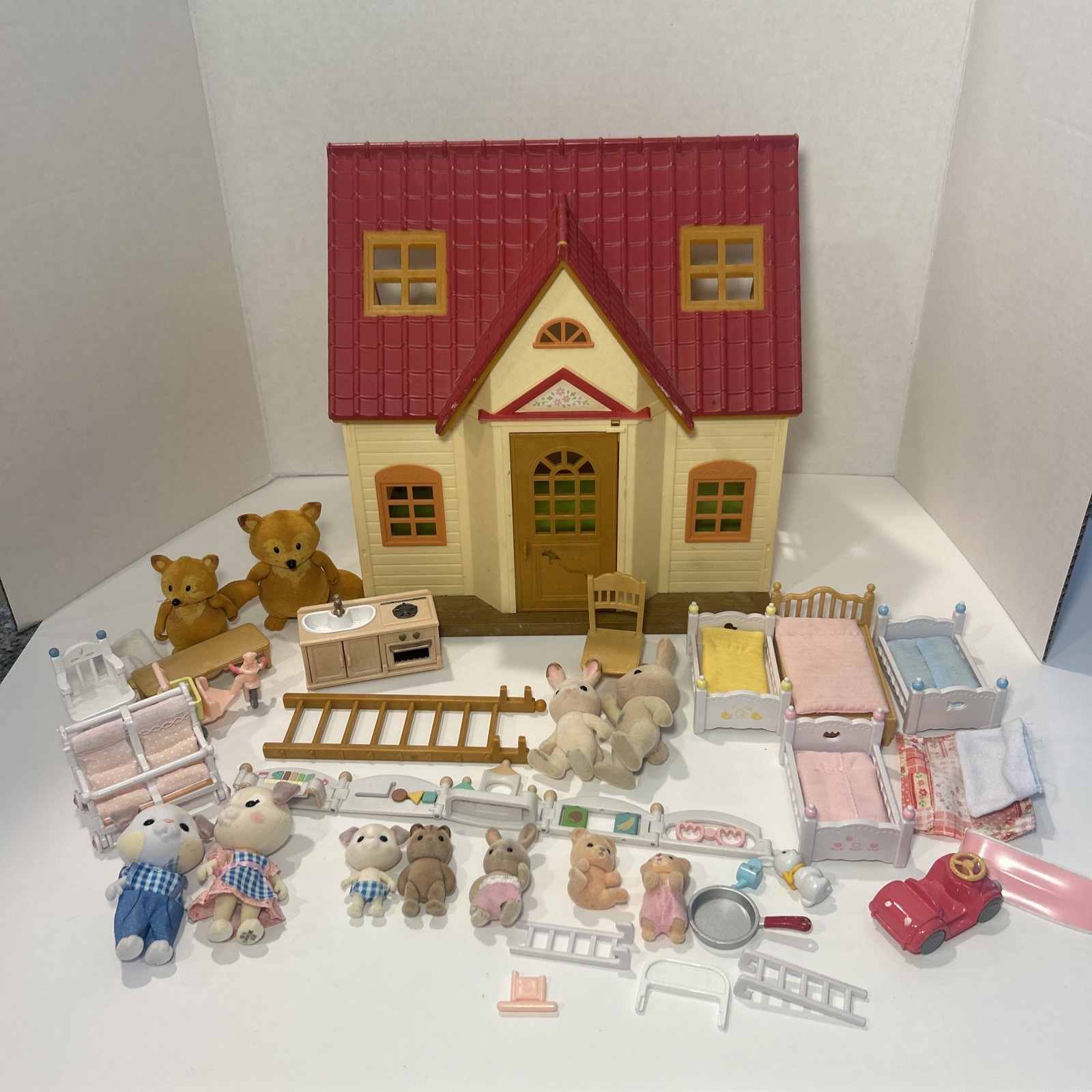 Random Lot: Calico Critters Cozy Cottage Starter Home + Figures, Furniture etc