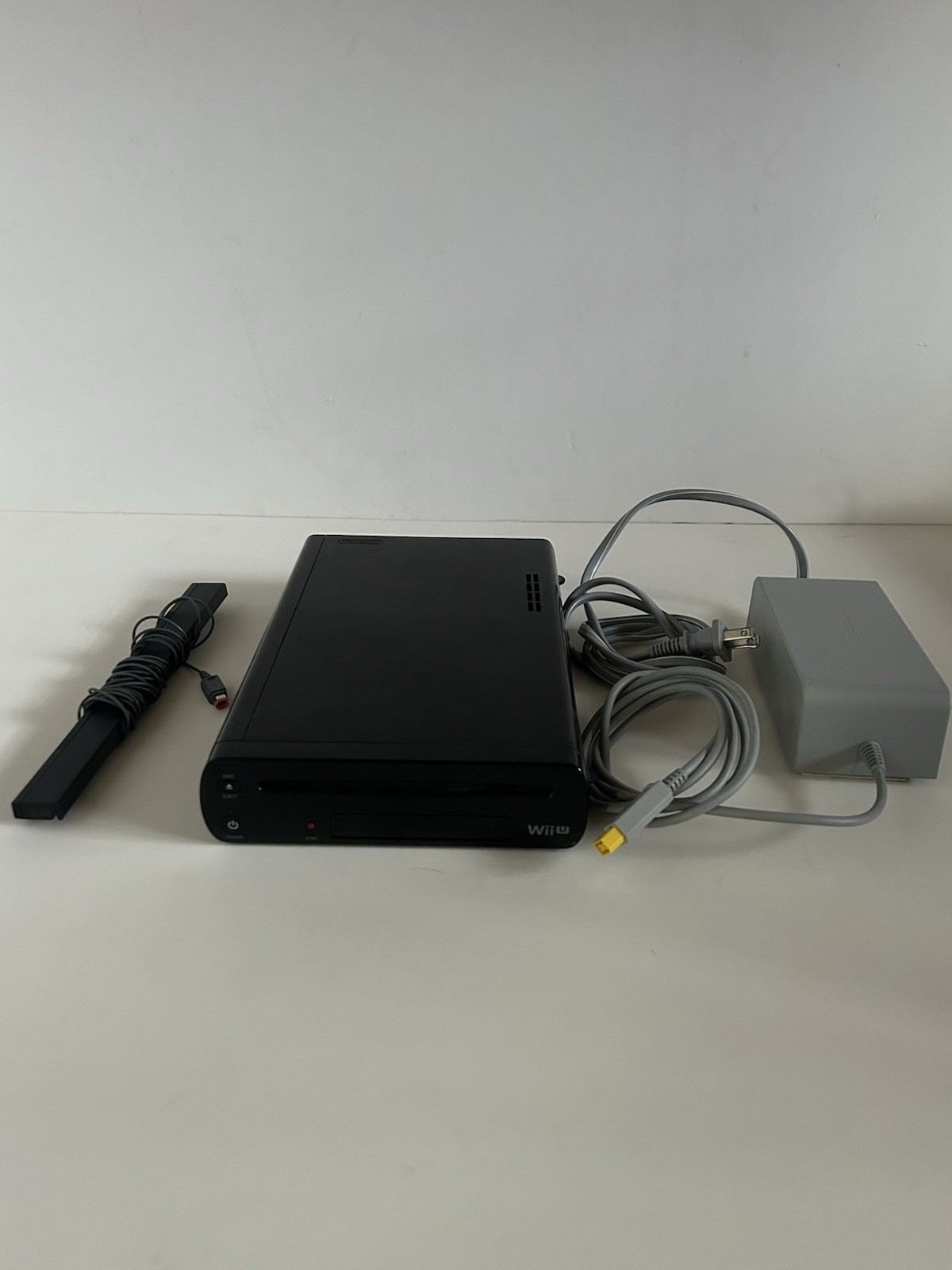 Nintendo Wii U Console Only For Parts / Repair Powers On No Display
