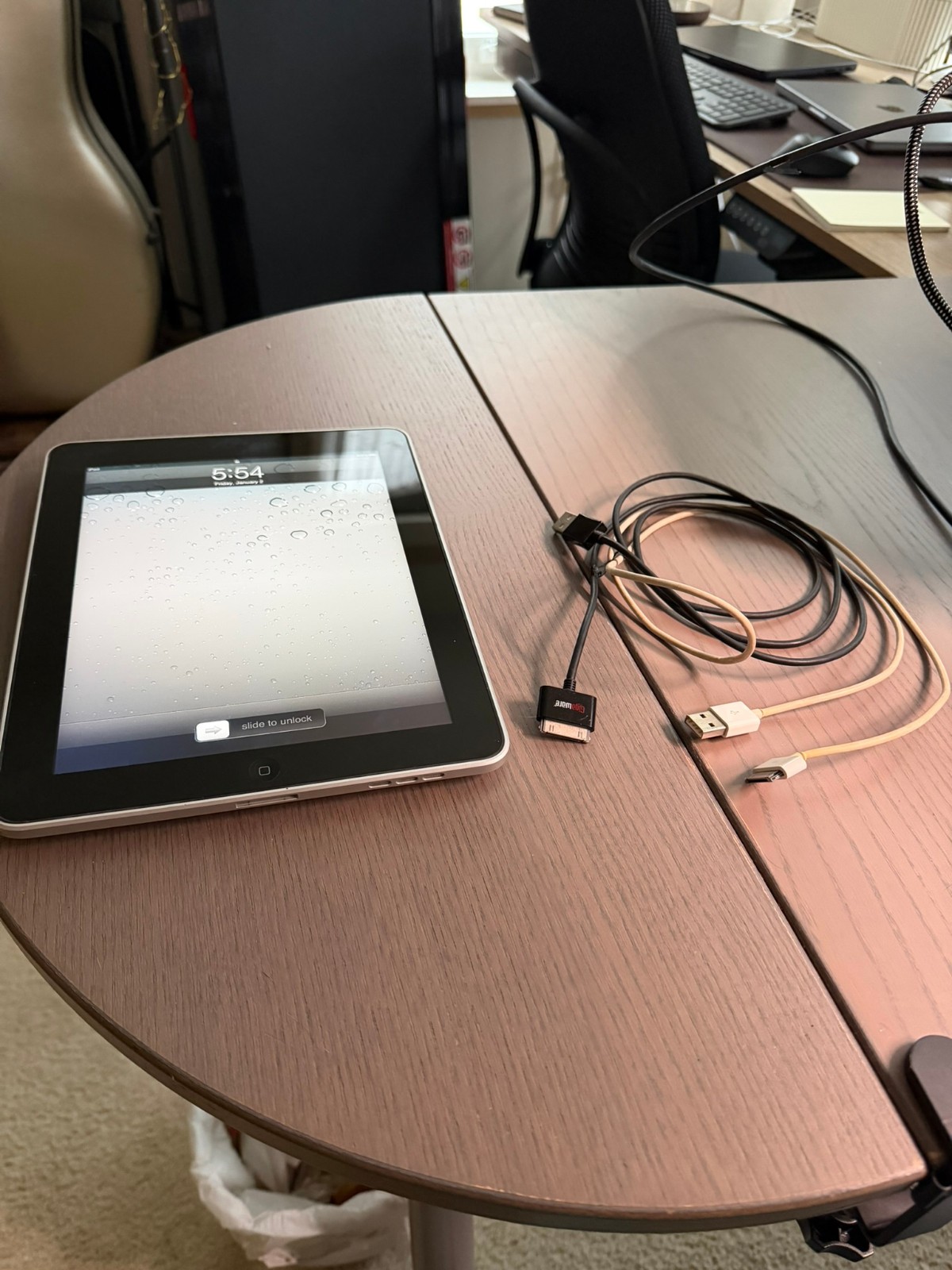 Apple iPad 1st Gen. 32GB, Wi-Fi, 9.7in - Black - Used