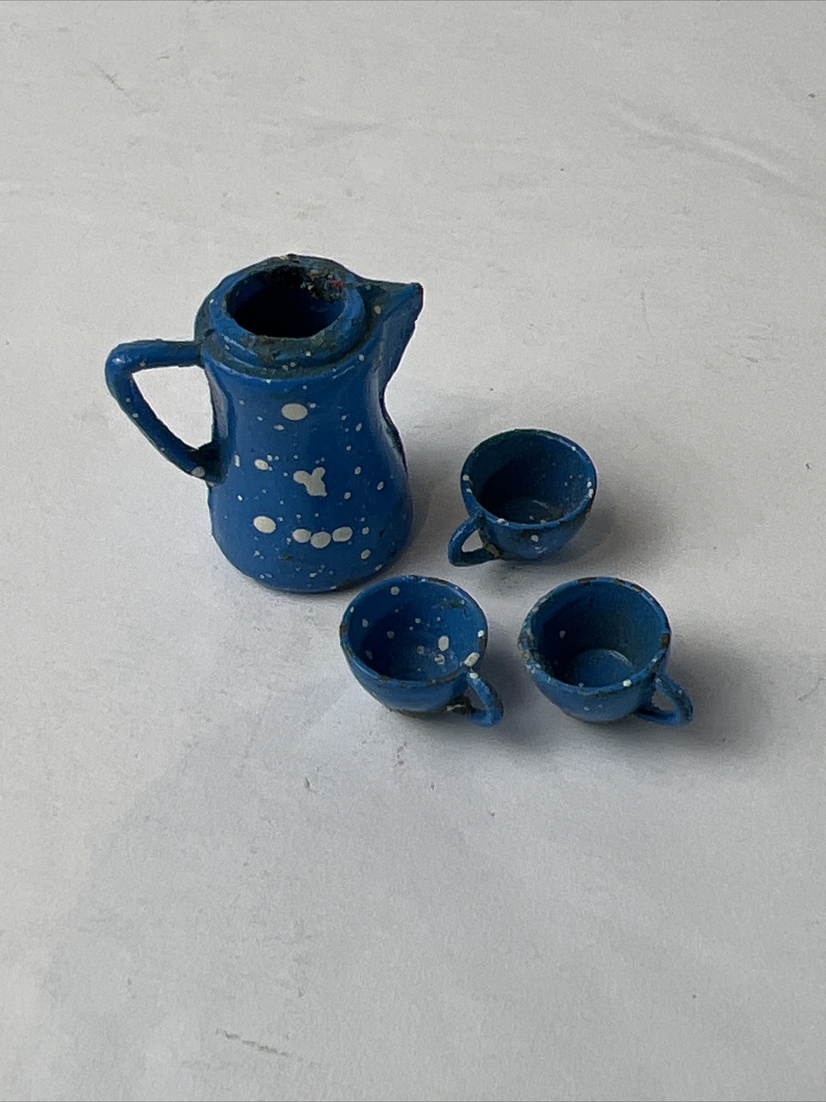 Vintage Dollhouse Miniature  Blue Speckled Enamelware Cups & Coffee Pot No Lid
