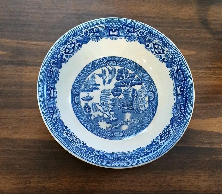 Vintage Ridgway 5.5"  Bowl - North Stratfordshire Pottery - Blue Willow Pattern 