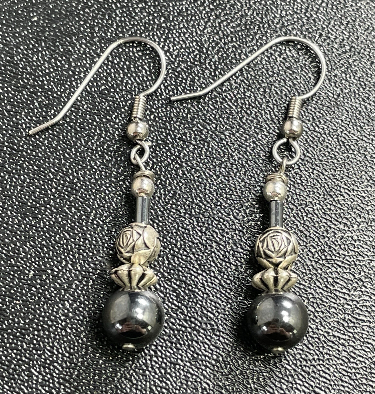 Vintage 1.8” Hematite Gemstone Beaded Silver Tone Flower Beaded Dangle Earrings