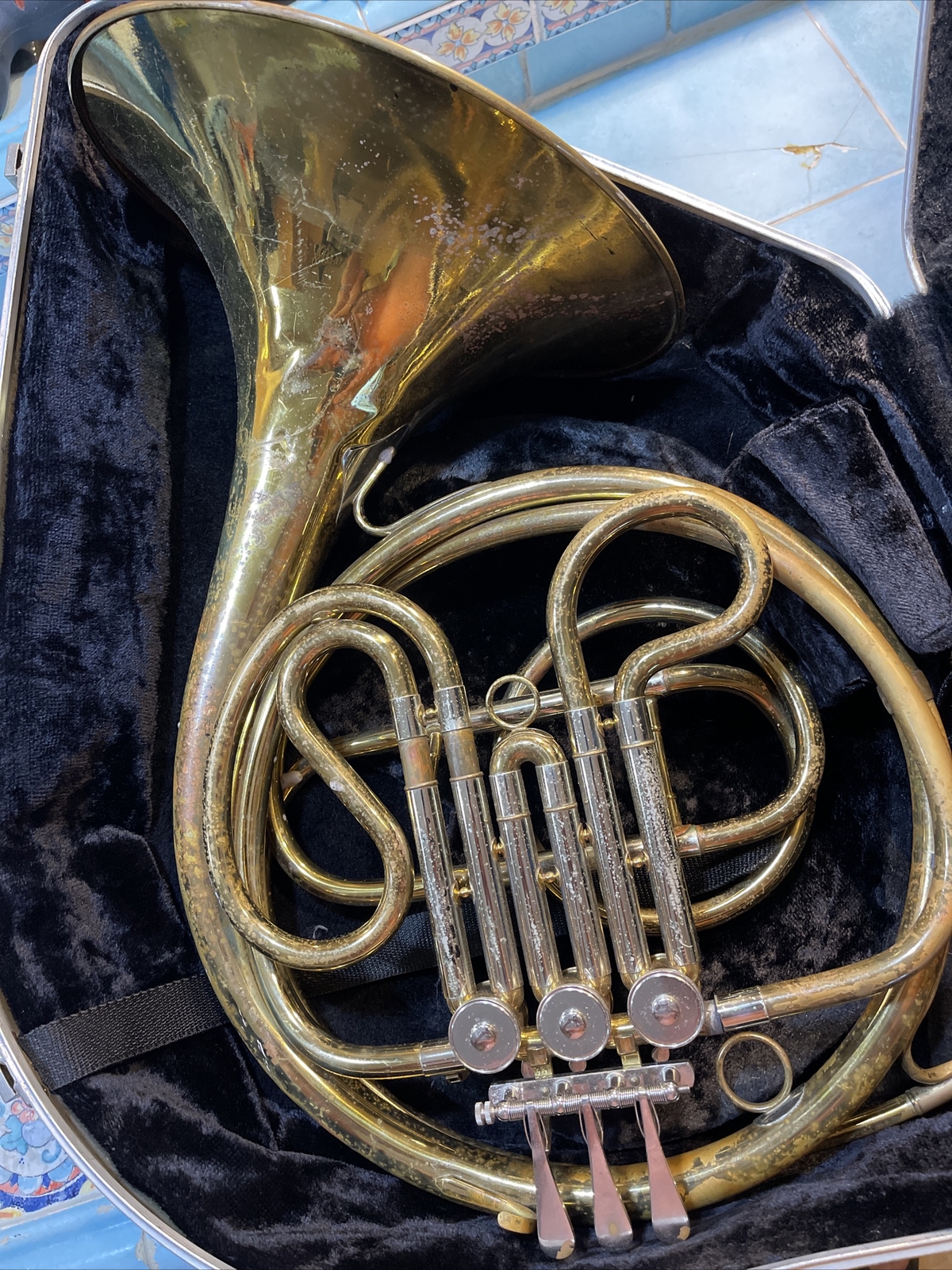 Elkhorn By Getzen 3 Valve French Horn No Mouth Piece W Case Ships Free